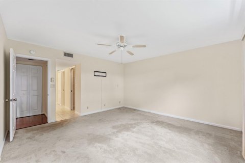 Condo in Coconut Creek, Florida, 2 bedrooms  № 2251938 - photo 17