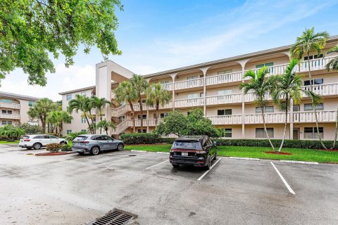 Condo in Coconut Creek, Florida, 2 bedrooms  № 2251938 - photo 3