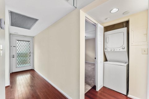 Condo in Coconut Creek, Florida, 2 bedrooms  № 2251938 - photo 15