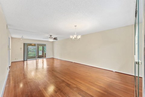 Condo in Coconut Creek, Florida, 2 bedrooms  № 2251938 - photo 6