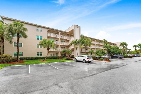 Condo in Coconut Creek, Florida, 2 bedrooms  № 2251938 - photo 2