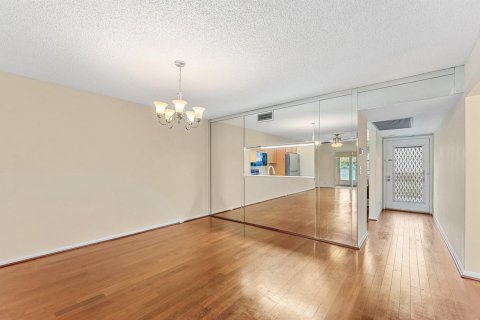 Condo in Coconut Creek, Florida, 2 bedrooms  № 2251938 - photo 5