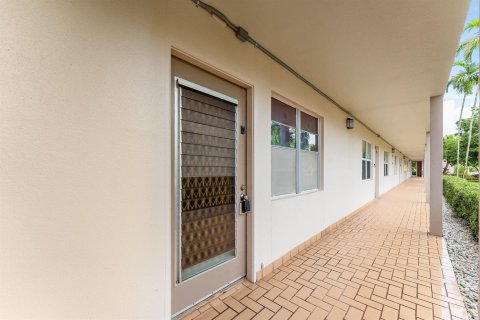 Condo in Coconut Creek, Florida, 2 bedrooms  № 2251938 - photo 4