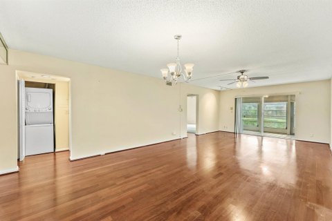 Condo in Coconut Creek, Florida, 2 bedrooms  № 2251938 - photo 11