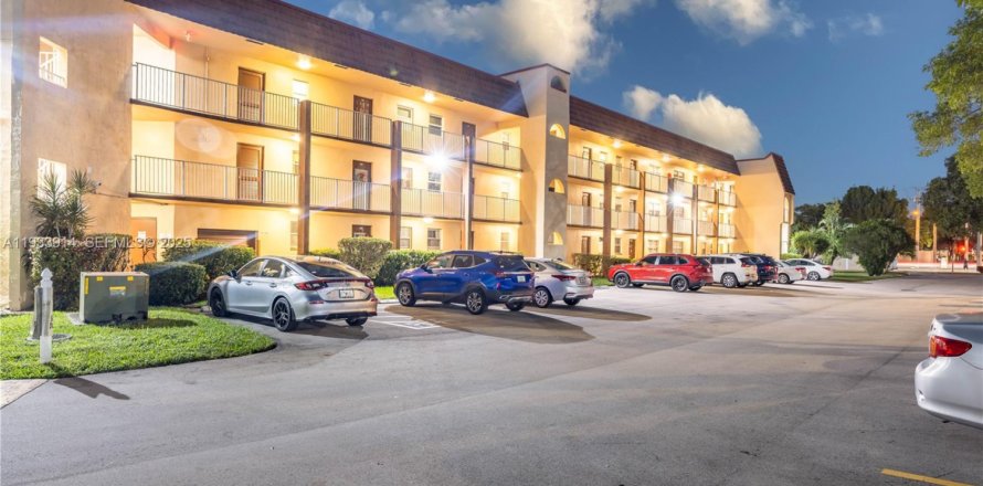 Condominio en Sunrise, Florida, 2 dormitorios  № 1992297