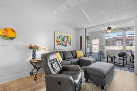 Condominio en venta en Sunrise, Florida, 1 dormitorio, 59.46 m2 № 1851908 - foto 4