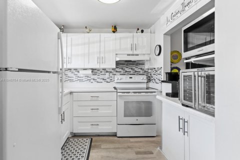 Condominio en venta en Sunrise, Florida, 1 dormitorio, 59.46 m2 № 1851908 - foto 16