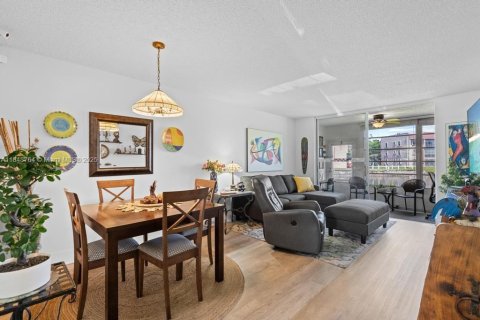 Condominio en venta en Sunrise, Florida, 1 dormitorio, 59.46 m2 № 1851908 - foto 1