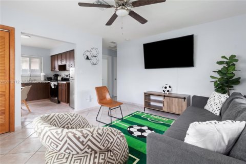 Villa ou maison à louer à Dania Beach, Floride: 1 chambre, 73.39 m2 № 2426596 - photo 2