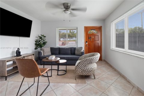 Villa ou maison à louer à Dania Beach, Floride: 1 chambre, 73.39 m2 № 2426596 - photo 6