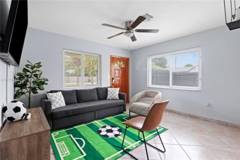 Villa ou maison à louer à Dania Beach, Floride: 1 chambre, 73.39 m2 № 2426596 - photo 4