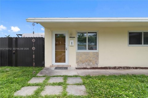 Villa ou maison à Dania Beach, Floride 1 chambre, 73.39 m2 № 2426596