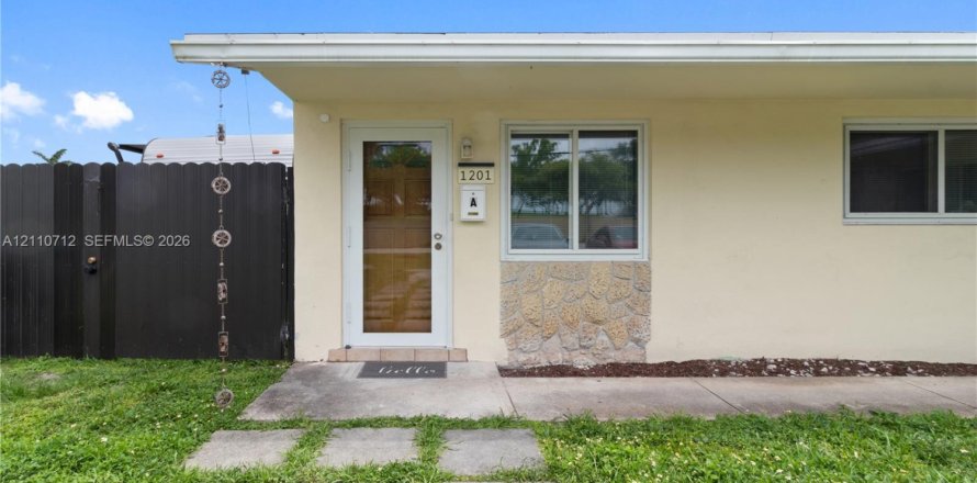 Villa ou maison à Dania Beach, Floride 1 chambre, 73.39 m2 № 2426596
