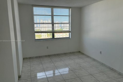 Copropriété à louer à Aventura, Floride: 2 chambres, 99.68 m2 № 1979372 - photo 9