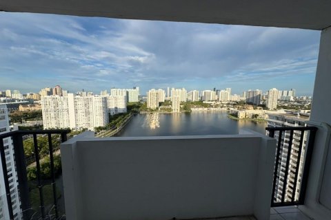 Copropriété à louer à Aventura, Floride: 2 chambres, 99.68 m2 № 1979372 - photo 2