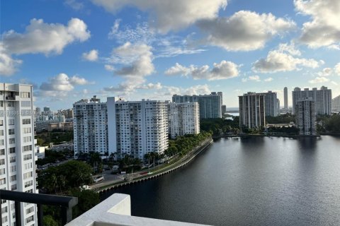 Copropriété à louer à Aventura, Floride: 2 chambres, 99.68 m2 № 1979372 - photo 15