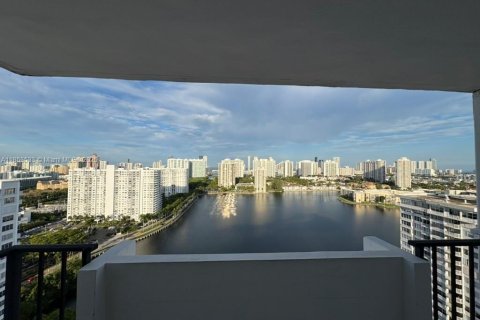 Copropriété à louer à Aventura, Floride: 2 chambres, 99.68 m2 № 1979372 - photo 13