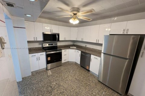 Copropriété à louer à Aventura, Floride: 2 chambres, 99.68 m2 № 1979372 - photo 3