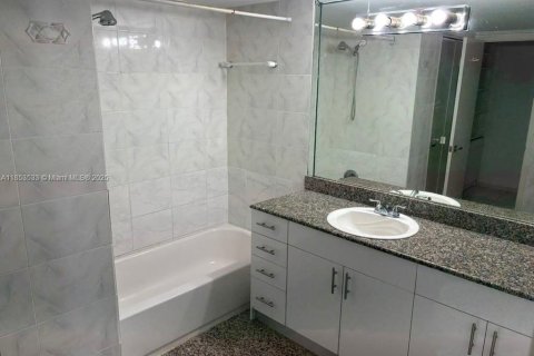 Copropriété à louer à Aventura, Floride: 2 chambres, 99.68 m2 № 1979372 - photo 5