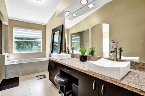 Villa ou maison à louer à Miramar, Floride: 5 chambres, 242.2 m2 № 2431307 - photo 22