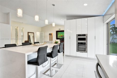 Villa ou maison à louer à Miramar, Floride: 5 chambres, 242.2 m2 № 2431307 - photo 18