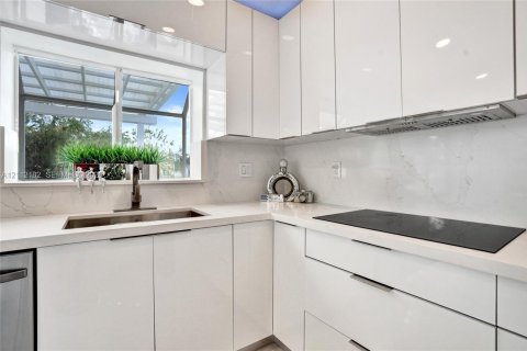 Villa ou maison à louer à Miramar, Floride: 5 chambres, 242.2 m2 № 2431307 - photo 17