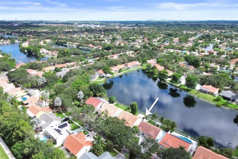 Villa ou maison à louer à Miramar, Floride: 5 chambres, 242.2 m2 № 2431307 - photo 2