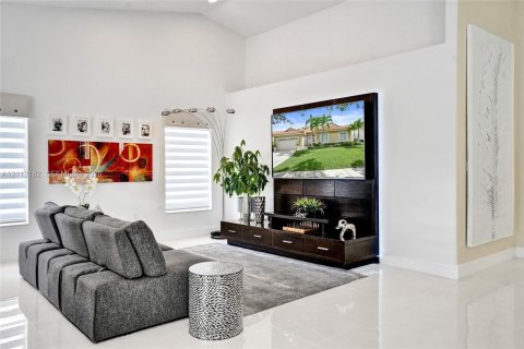 Villa ou maison à louer à Miramar, Floride: 5 chambres, 242.2 m2 № 2431307 - photo 9