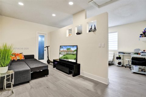 Villa ou maison à louer à Miramar, Floride: 5 chambres, 242.2 m2 № 2431307 - photo 26