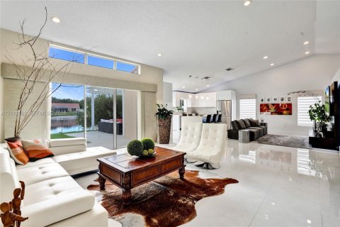 Villa ou maison à louer à Miramar, Floride: 5 chambres, 242.2 m2 № 2431307 - photo 6