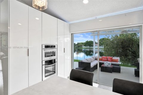 Villa ou maison à louer à Miramar, Floride: 5 chambres, 242.2 m2 № 2431307 - photo 14