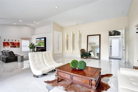 Villa ou maison à louer à Miramar, Floride: 5 chambres, 242.2 m2 № 2431307 - photo 8