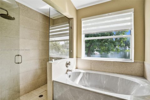 Villa ou maison à louer à Miramar, Floride: 5 chambres, 242.2 m2 № 2431307 - photo 24