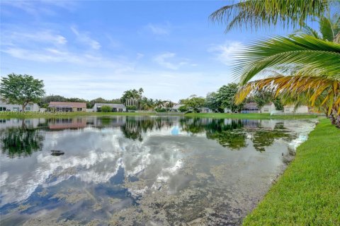 Villa ou maison à louer à Miramar, Floride: 5 chambres, 242.2 m2 № 2431307 - photo 4