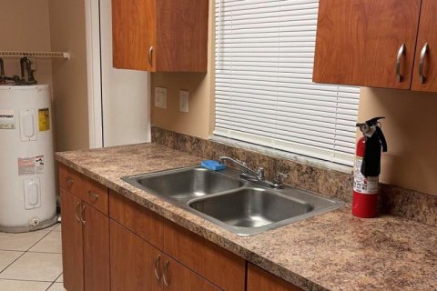 Immobilier commercial à vendre à Riviera Beach, Floride: 156.08 m2 № 2077517 - photo 3