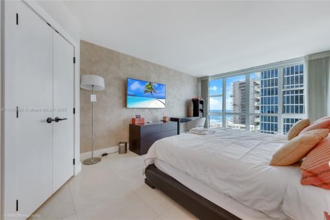 Condo in Miami Beach, Florida, 2 bedrooms  № 1939479 - photo 11