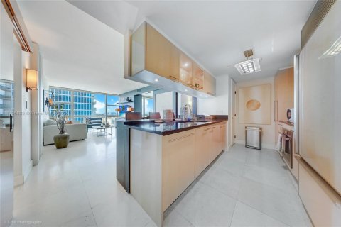 Condo in Miami Beach, Florida, 2 bedrooms  № 1939479 - photo 4