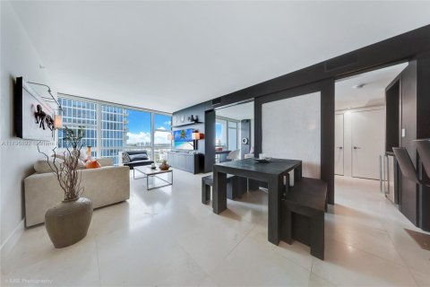 Condo in Miami Beach, Florida, 2 bedrooms  № 1939479 - photo 3
