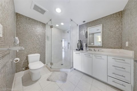 Condo in Miami Beach, Florida, 2 bedrooms  № 1939479 - photo 9