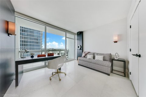 Condo in Miami Beach, Florida, 2 bedrooms  № 1939479 - photo 8