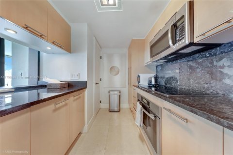 Condo in Miami Beach, Florida, 2 bedrooms  № 1939479 - photo 5