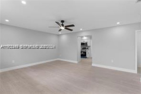 Villa ou maison à louer à Miami, Floride: 2 chambres, 170.57 m2 № 1990816 - photo 4