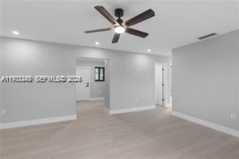 Villa ou maison à louer à Miami, Floride: 2 chambres, 170.57 m2 № 1990816 - photo 6