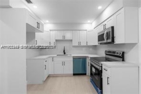 Villa ou maison à louer à Miami, Floride: 2 chambres, 170.57 m2 № 1990816 - photo 3