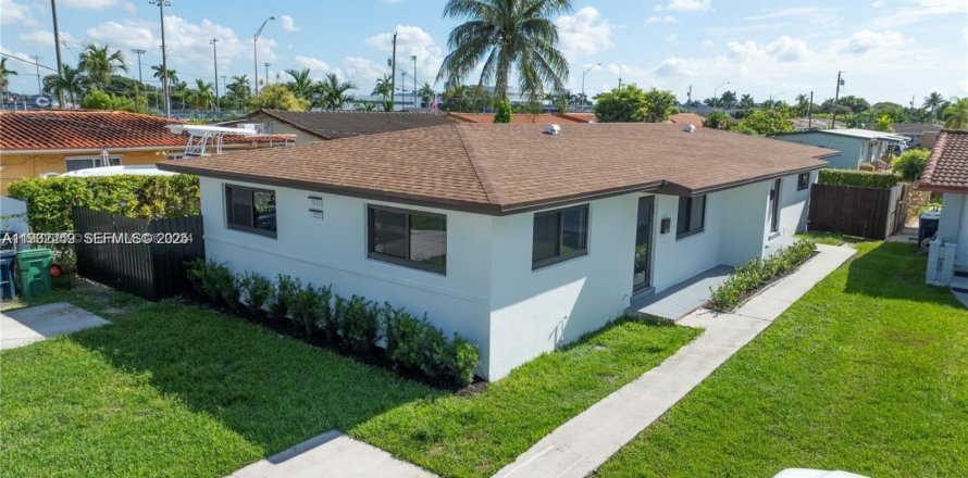 Villa ou maison à Miami, Floride 2 chambres, 170.57 m2 № 1990816