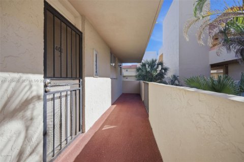 Condo in Plantation, Florida, 2 bedrooms  № 2026785 - photo 25