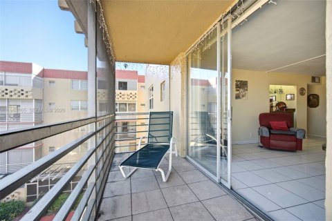 Condo in Plantation, Florida, 2 bedrooms  № 2026785 - photo 17