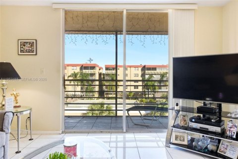 Condo in Plantation, Florida, 2 bedrooms  № 2026785 - photo 15