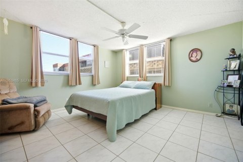 Condo in Plantation, Florida, 2 bedrooms  № 2026785 - photo 18
