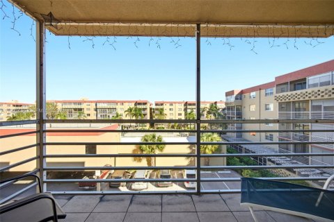 Condo in Plantation, Florida, 2 bedrooms  № 2026785 - photo 16